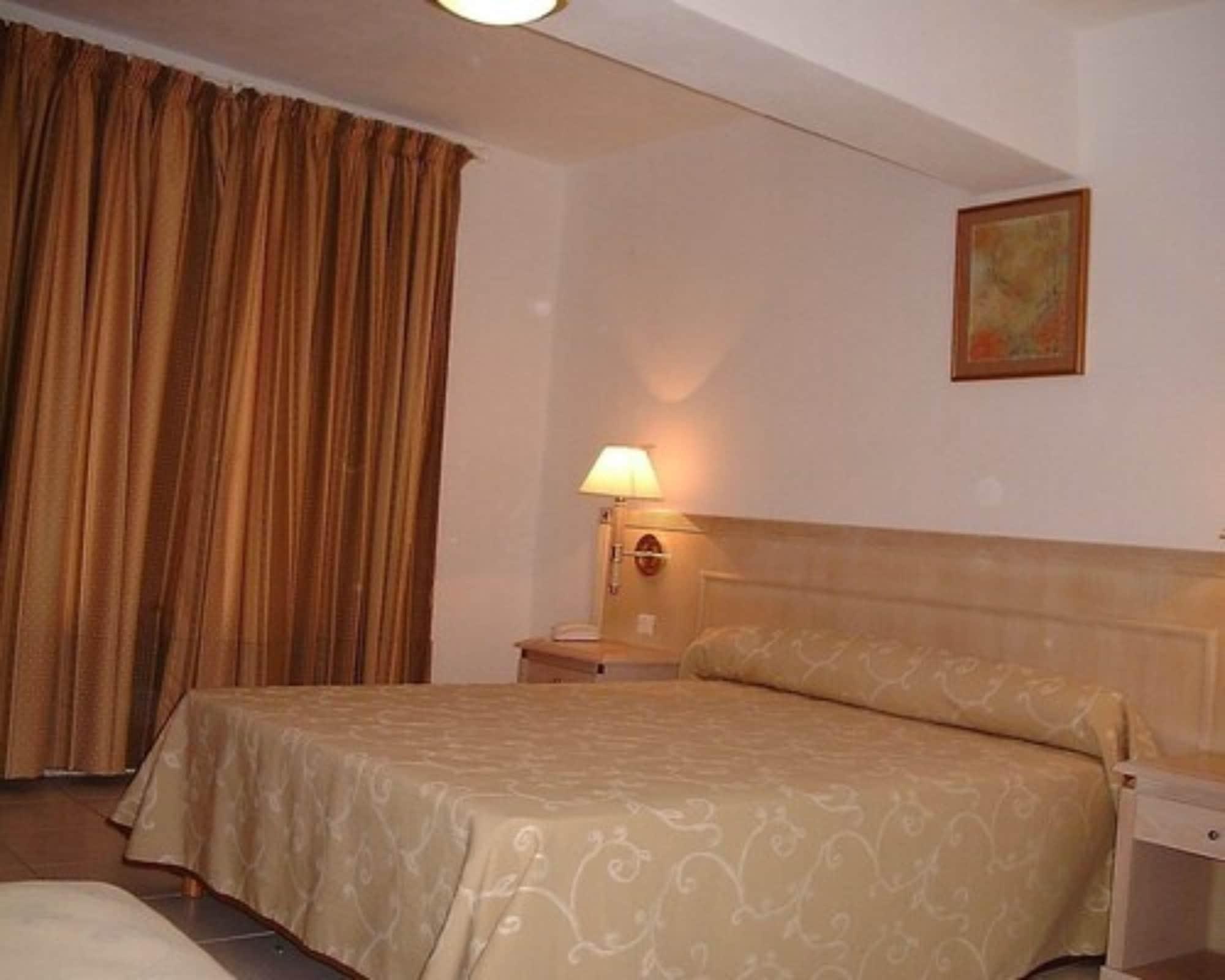 Tarcu Hotel Residence San Pieru מראה חיצוני תמונה