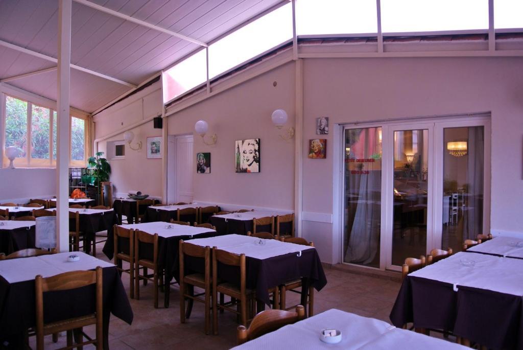 Tarcu Hotel Residence San Pieru מראה חיצוני תמונה